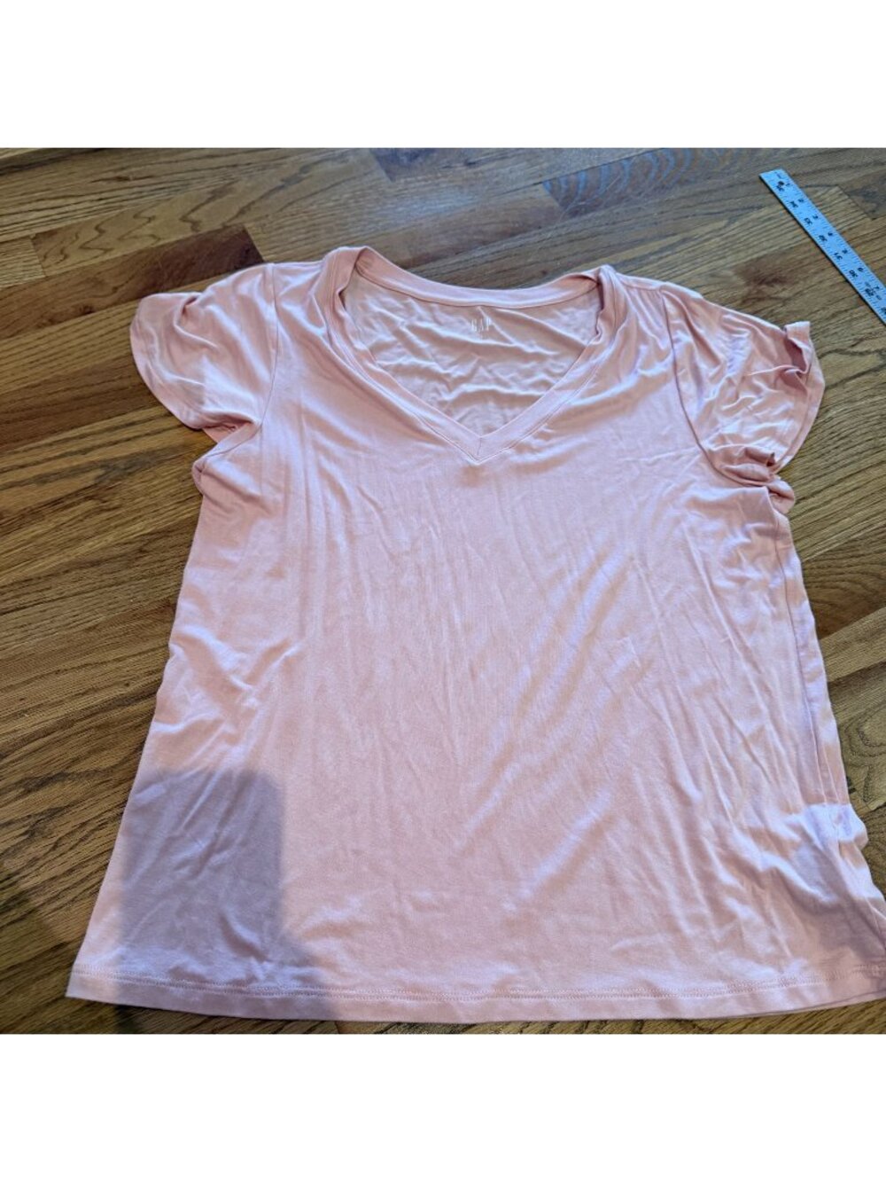 GAP WOMENS SMALL LUXE PINK T SHIRT V NECK